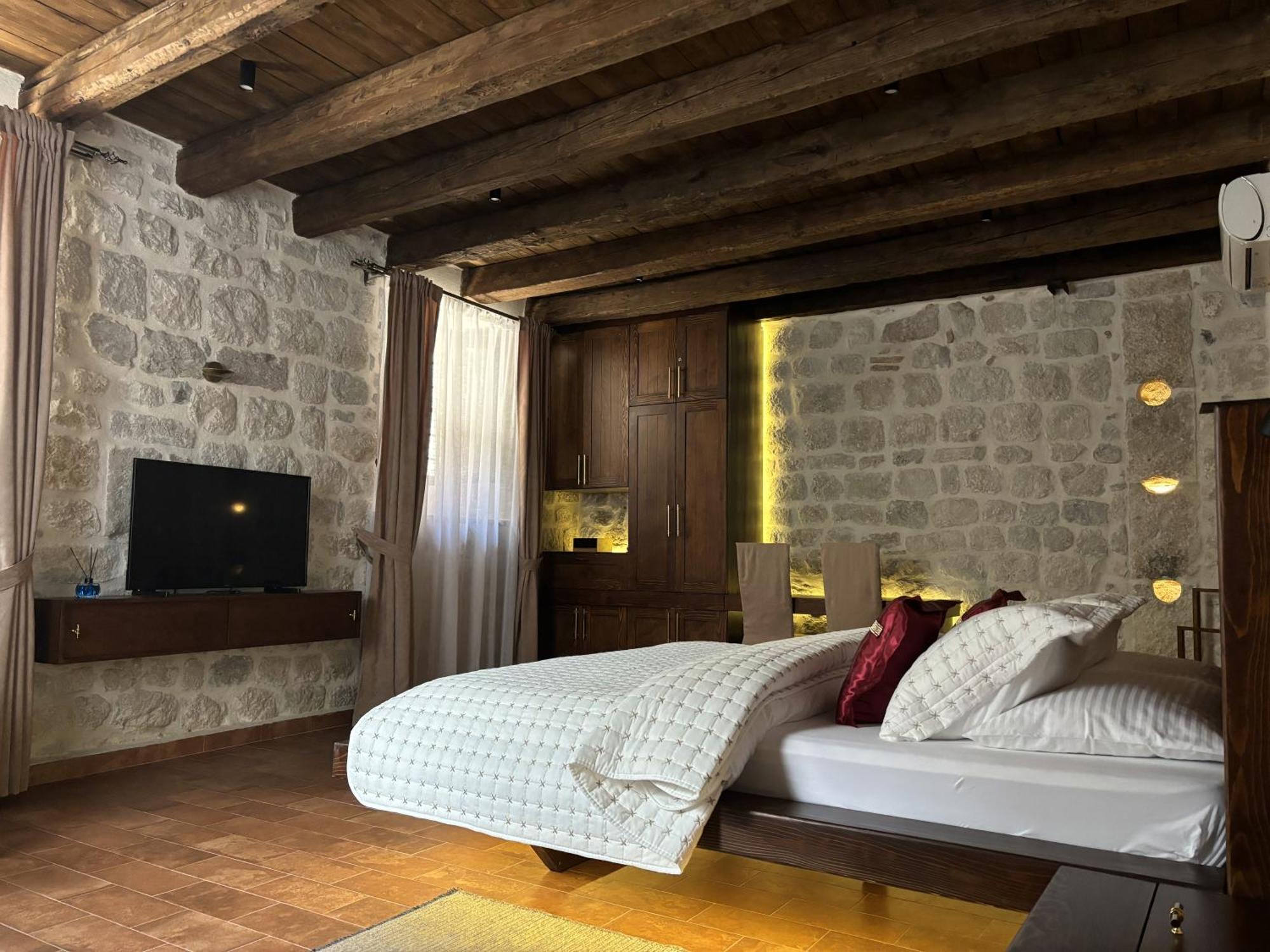 Kazin Supreme Hotel Kotor Exterior photo