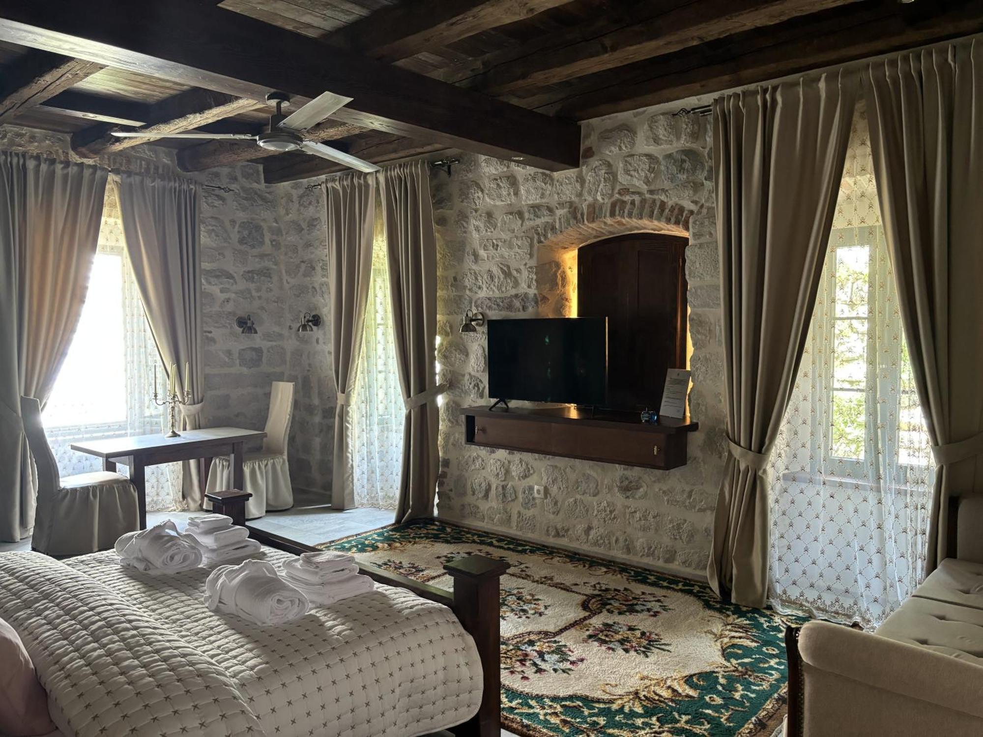 Kazin Supreme Hotel Kotor Exterior photo
